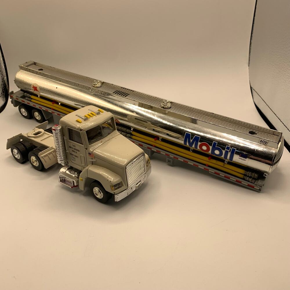 Vintage Mobil 1997 Collector Series Tanker Truck, Chrome Semi Trailer, Sounds